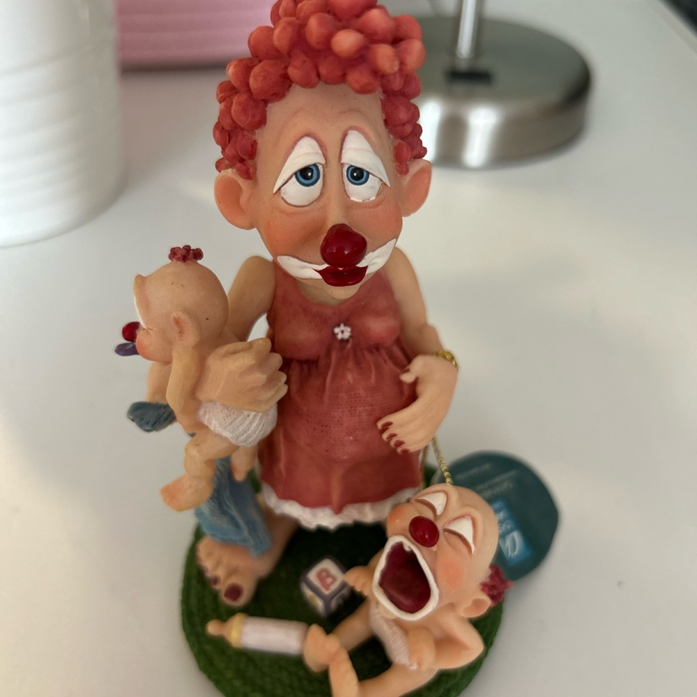 Slapstix Clown Figurine with Babies - Picture 2 of 12
